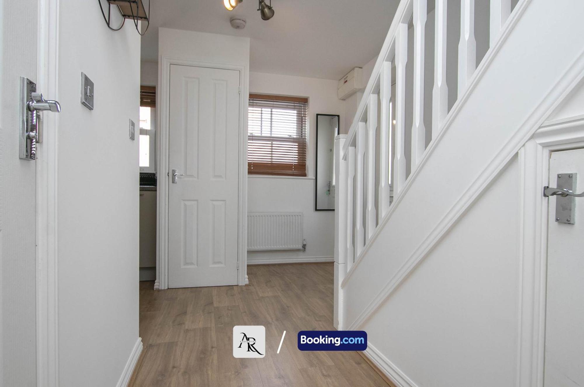 Cozy House By Ar Properties Short Lets & Serviced Accommodation Colchester Exterior photo